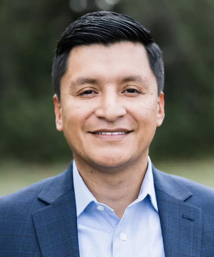 Headshot of Edgar Torres